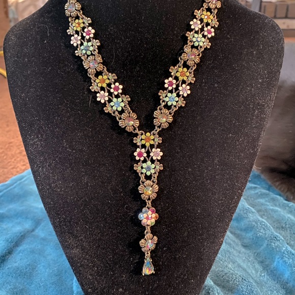 Gorgeous Floral Necklace - Picture 1 of 3